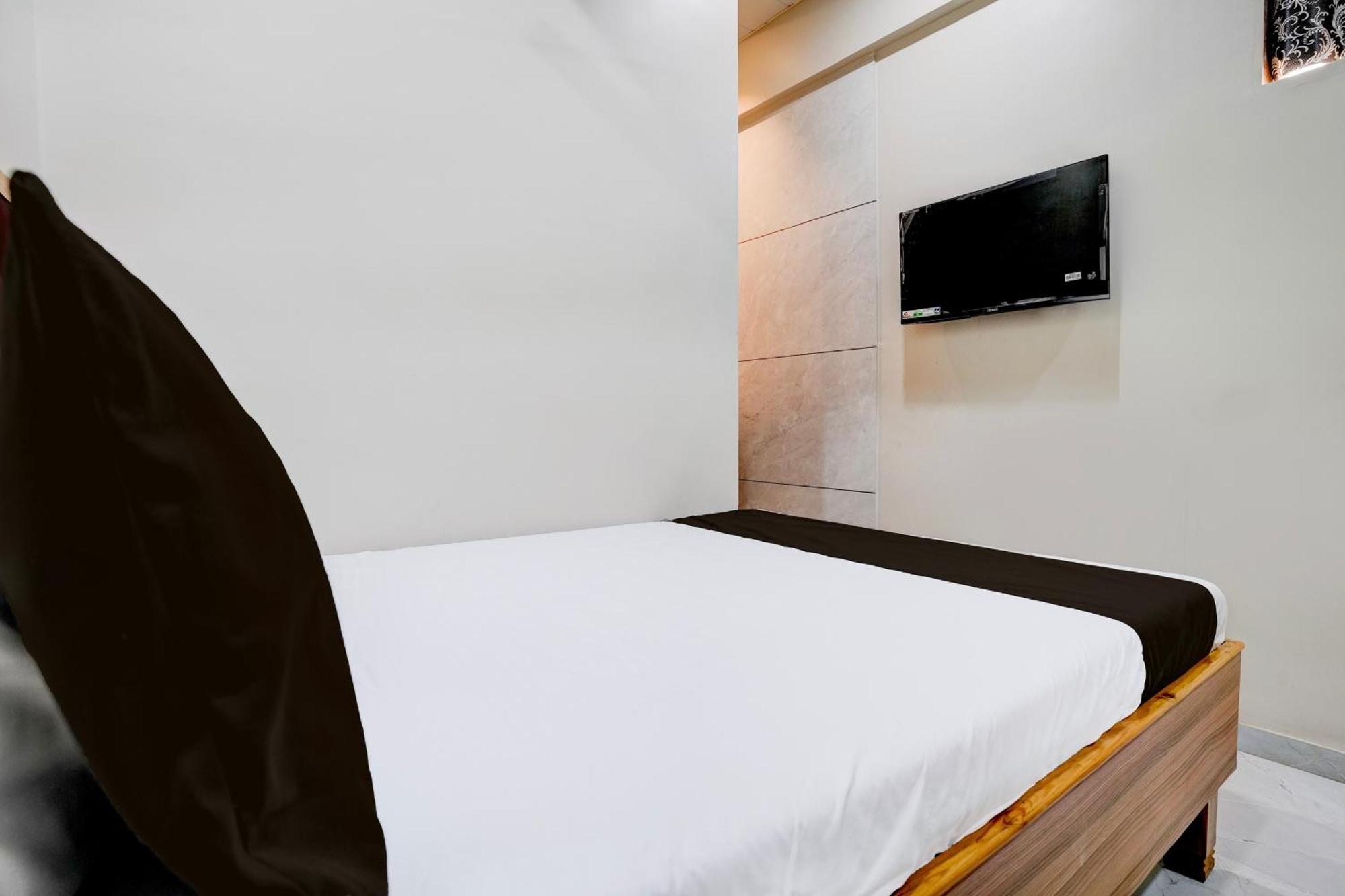 Super Hotel O Divine Fine Dine Lodging And Boarding Kalyān Exterior foto